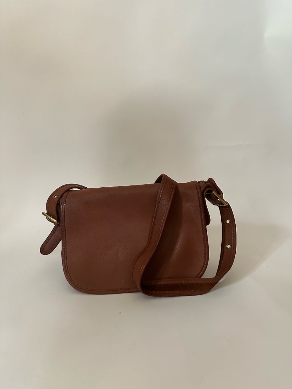 Vintage Coach Saddle Bag Style 9891 British Tan Leather Crossbody Purse - Picture 2 of 10